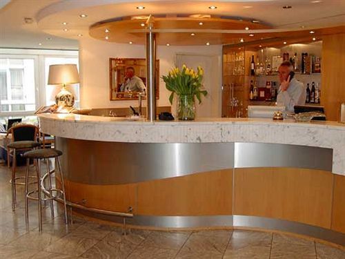 Hotel Am Schlosspark , Висбаден Интерьер фото